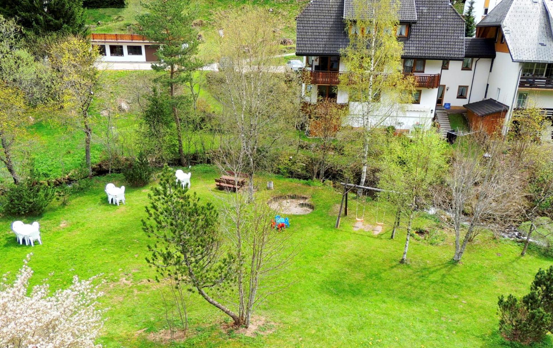 Naturidyll Am Fluss - Ferienhaus Albmatte - Grosser Garten Zum Grillen Und Entspannen-Direkt Neben Dem Radon Revitalbad Mit Sauna Und Thermalbecken St. Blasien Exterior foto